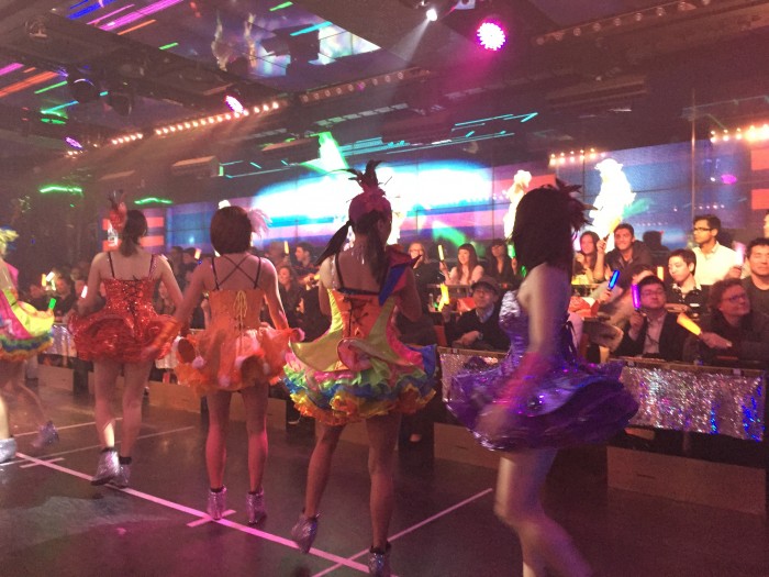 erfahrungsbericht, essen, geheimtipp, öffnungszeiten, robot restaurant, shinjuku, tokio