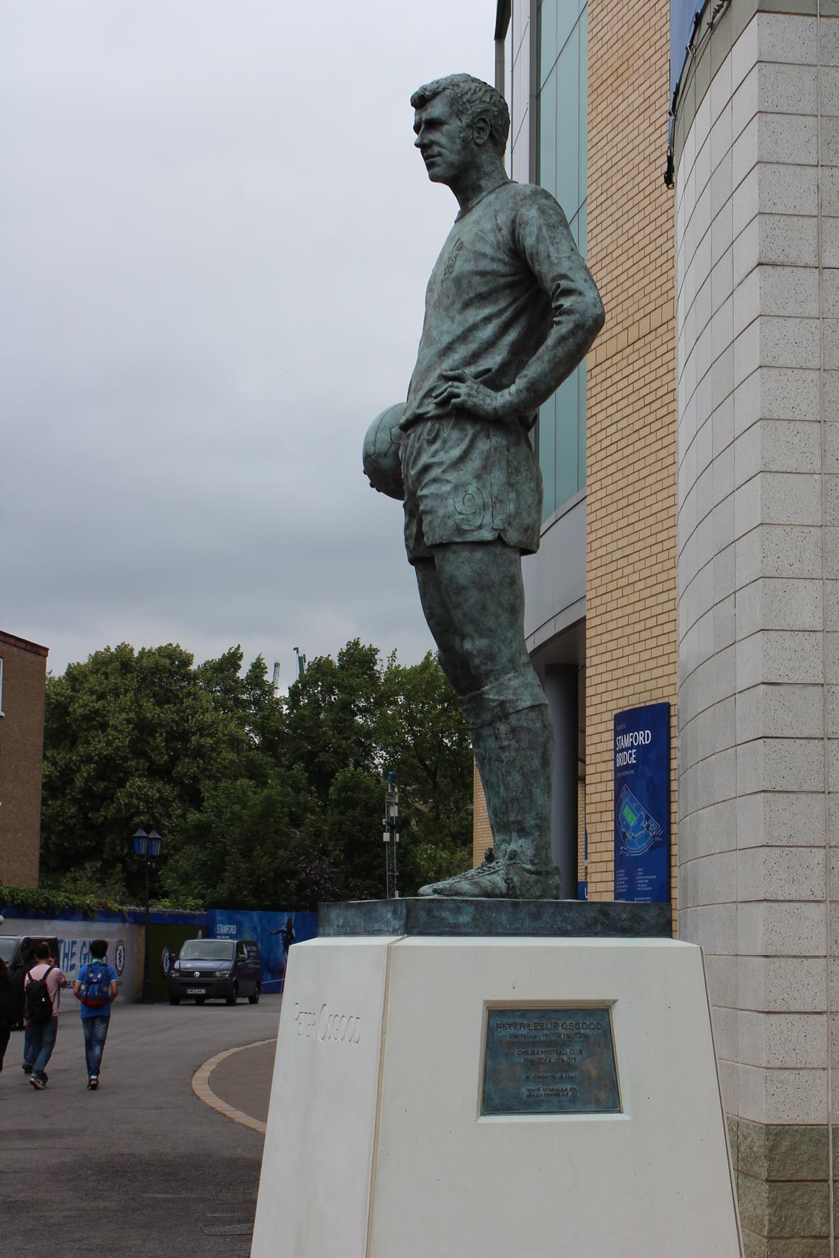 stadiontour stamford bridge, stadiontour, stamford bridge, chelsea, fc chelsea, stadion, tour, peter leslie osgood, statue