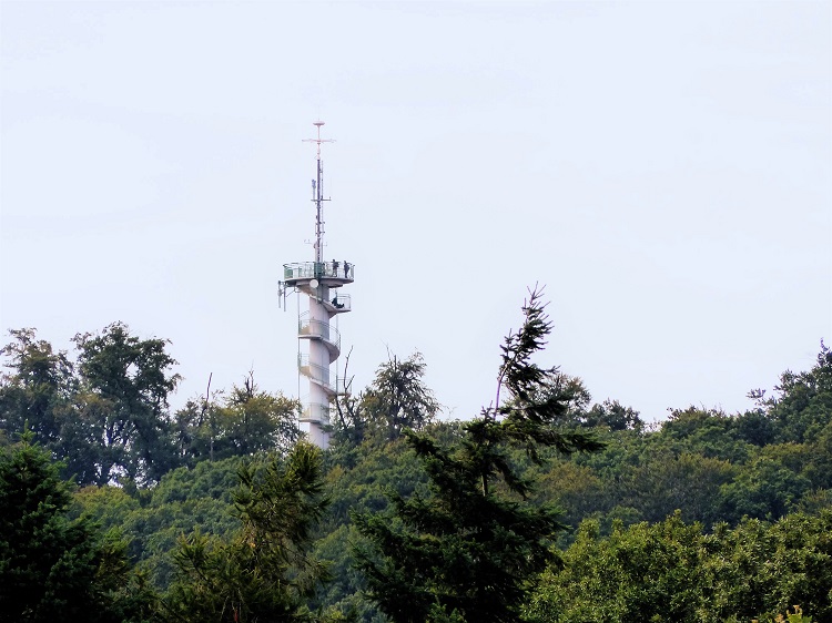 Die Aussichtsterrasse liegt auf 480 m Seehöhe.