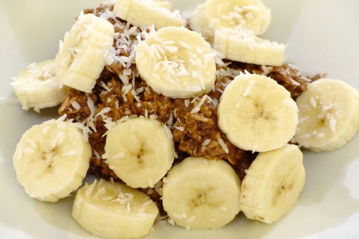 Mit Power den Tag starten! Das Bananen-Kakao-Porridge