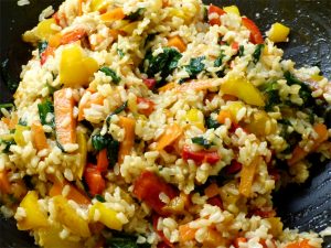 essen gegen heuschnupfen, essen, heuschnupfen, vegan, paprika-spinat-wok, paprika, spinat, wok, allergien, rezepte, rezept, gerichte, pollensaison, lebensmittel