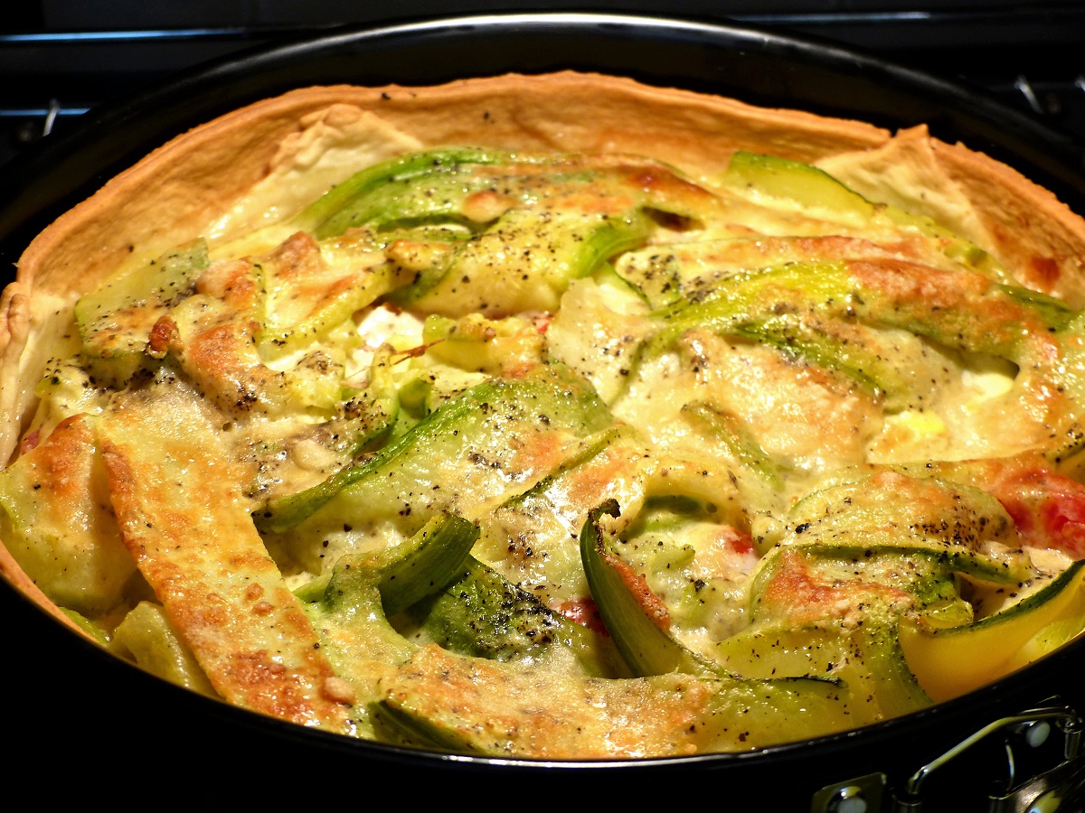 Vegetarische Zucchini-Tomaten-Quiche. Eine runde Sachen!