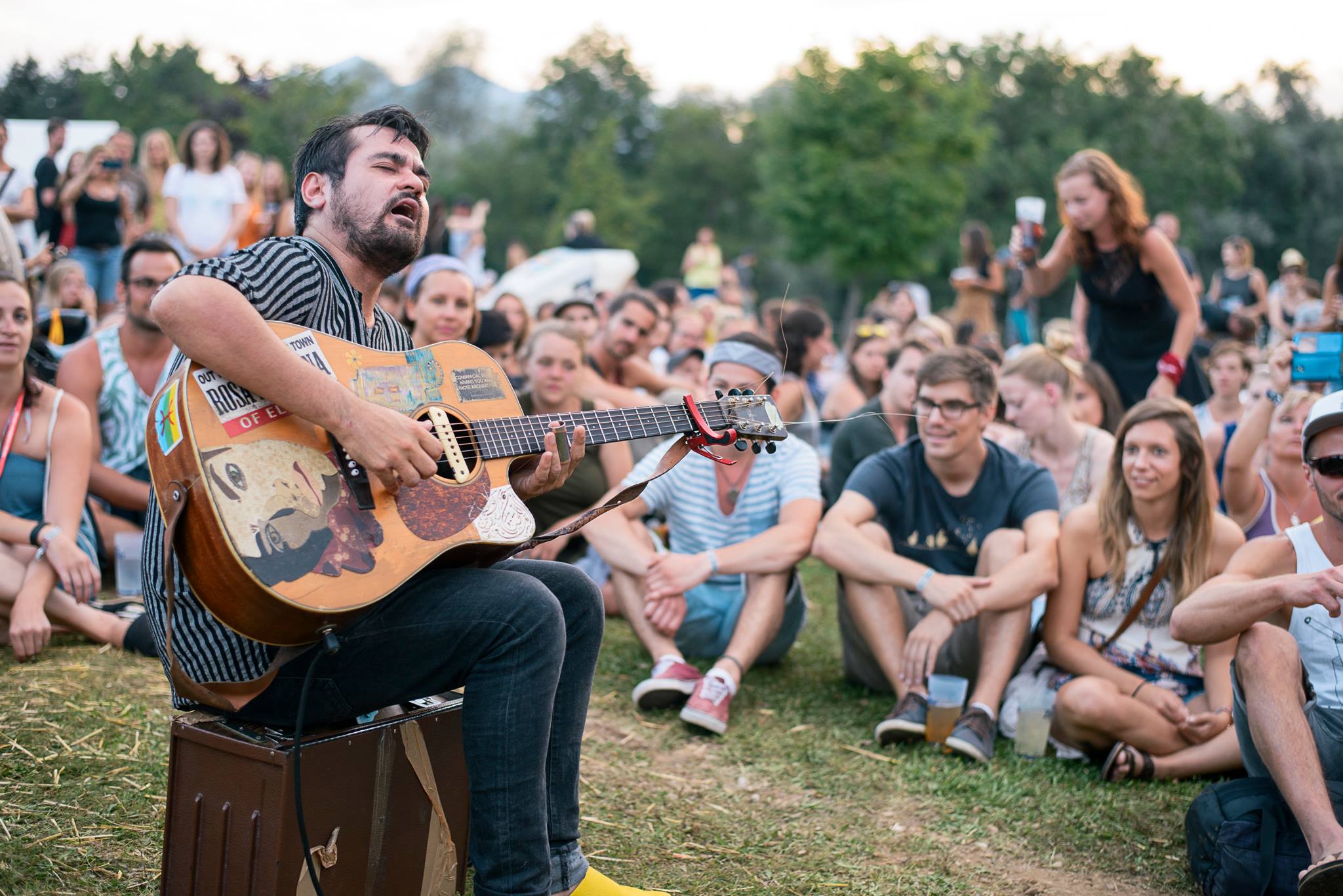 acoustic lakeside, sonnegger see, sittersdorf, kaernten, gitarrist