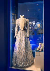 kleid, schuhe, kaiserin elisabeth, sisi museum, exponat, ausstellung, wiener hofburg, sisi