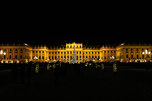 weihnachtsmarkt schönbrunn, weihnachtsmarkt, wiener christkindlmarkt, check, test, schloss schönbrunn, ausblick, ehrenplatz, beleuchtung