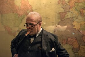 die dunkelste stunde, kritik, gary oldman, winston churchill, zigarre, weltkarte