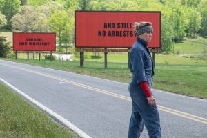 Three Billboards Kritik: Schiach, schön, lustig, tragisch!