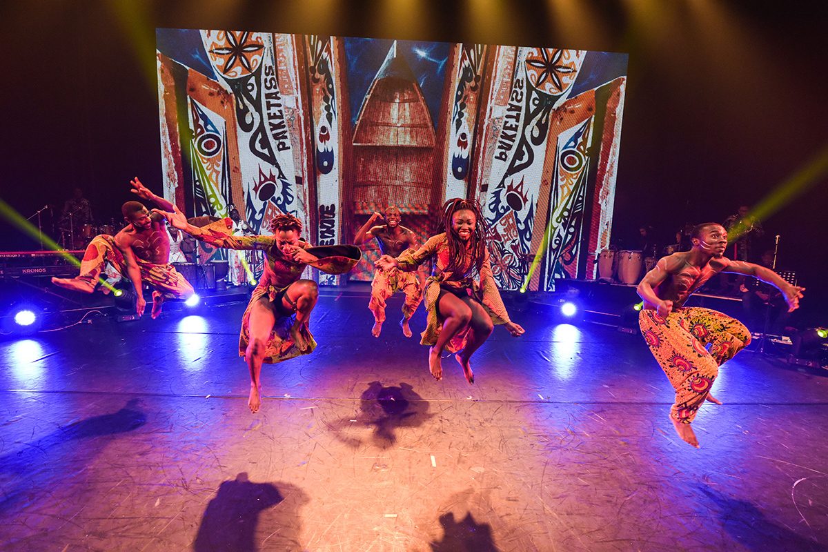 Afrika! Afrika! Andre Hellers mitreißende Show in der Stadthalle