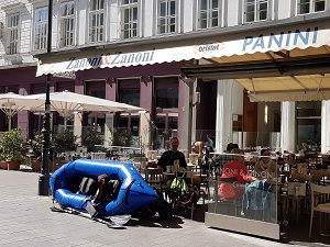 zanoni und zanoni, wien, packraft, boot, eisgeschaeft