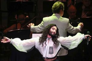 conchita wurst, tom neuwirth, hannover, opernball, motto hallo wien