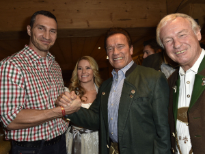 kitzbühel, party, 2019, hahnenkamm, partys, sideevents, weißwuerste, arnold schwarzenegger, vladimir kltischko