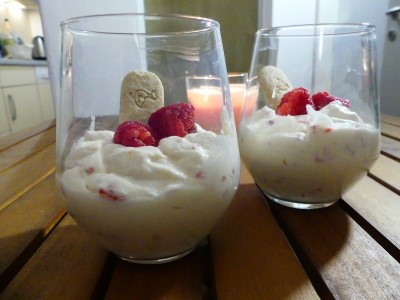 Creme, Himbeeren, weiße Schokolade, Schlagobers, Sahne, Rosa, Desser, Valentinstagsmenü