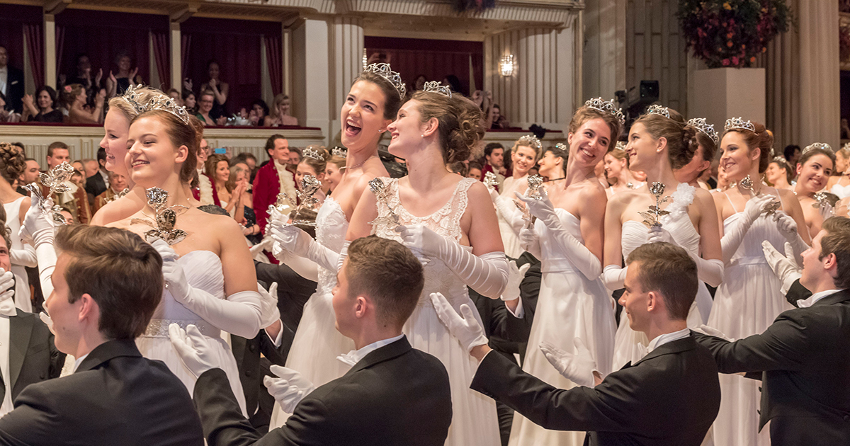 Wiener Opernball Prasente Promis Und Programm 2019