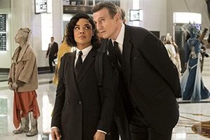 tessa thompson, chris hemsworth, men in black, liam neeson