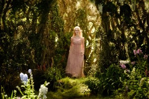 Elle Fanning, Aurora, Maleficent, Wald, Bäume, Blumen, Sonnenlicht, Kino, Disney