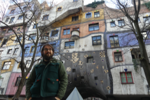 Hundertwasserhaus, Hundertwasser, Fassade, Farben, bunt, Erker, Überhänge, Fenster, Durchgang, Kunst, Architektur