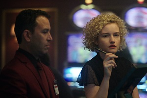 Ruth, Julia Garner, Casino, Ozark, Review