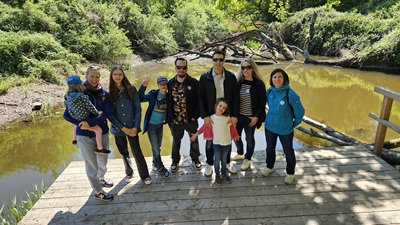 Die Helden der Freizeit Familien auf der neuen Beobachtungsstation auf der Schlossinsel im Nationalpark-Zentrum Donau-Auen beim Schloss Orth.