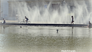 wien, karlsplatz, coole strasse, kühle meile, sprenkler, sommer, erfrischung,