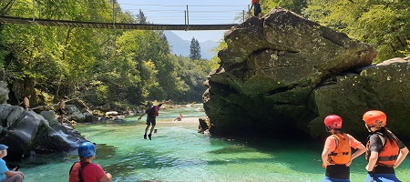 Sprung ins Wasser vor dem Frauenschlucker auf der Soca