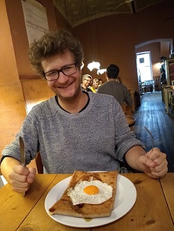 Galette mit Ei, Helden der Freizeit Redakteur Patrick Meerewald, Cafe der Provinz