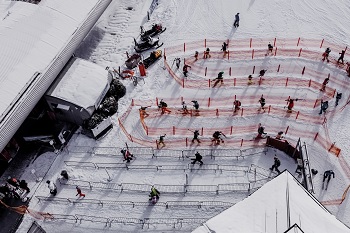 Semmering Skifahren am Hirschenkogel, COVID-Maßnahmen, Warteschlange, Talstation