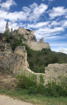 Blick auf das Hauptgebäude der Ruine Dürnstein