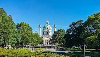 karlskirche, schönste kirchen in wien, karlsplartz, säulen, brunnen, kuppel,