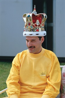 Freddie Mercury mit Krone