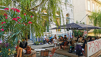 burggasse 24, gemütliche kaffeehäuser wien, café, schanigarten, kamin, ofen,