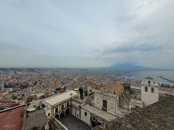 Ausblick über Neapel bis zum Vesuv von Castel Sant'Elmo