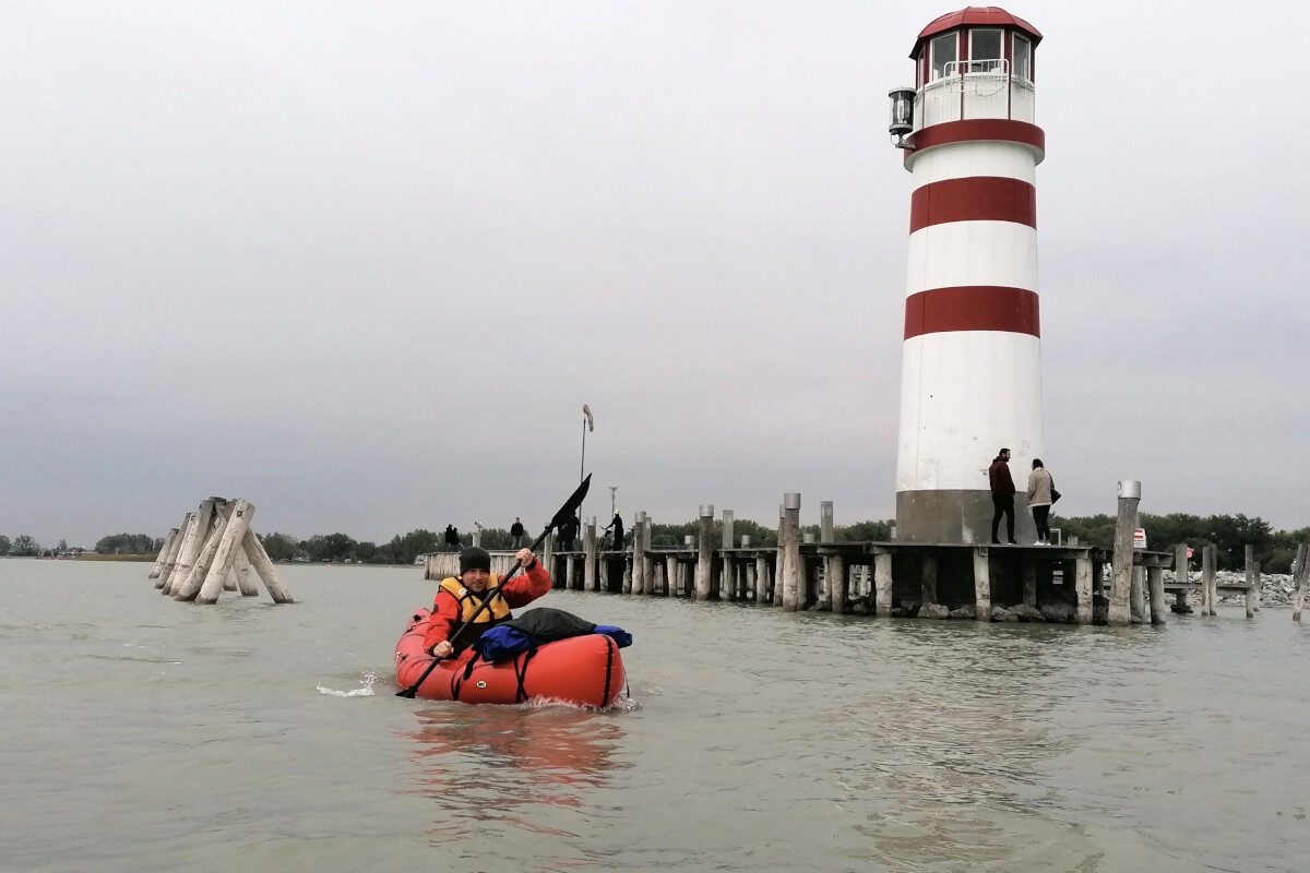 Packraft-Test mit Segel am Neusiedler See: Fahrspaß aus dem Rucksack!