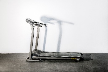 Assange, Menschenrechte, Bilder, Laufband, Ausstellung