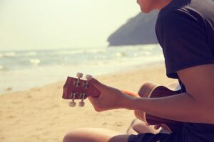 Strandhits: 21 tolle Songs für deine Sommer-Playlist