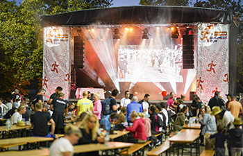 siegerehrung, party, stadion parkplatz