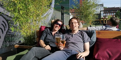 Bier trinken am Spielbudenplatz bei der Reeperbahn