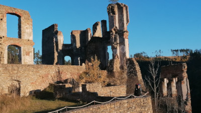 Die Burgruine Kollmitz im Waldviertel in der Abendsonne