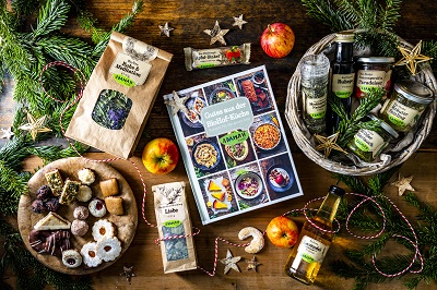 Kochbuch, Pestos, Tee, Kekse und weitere weihnachtliche Spezialitäten vom ADAMAH BioHof