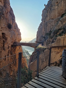 Hängebrücke über Schlucht