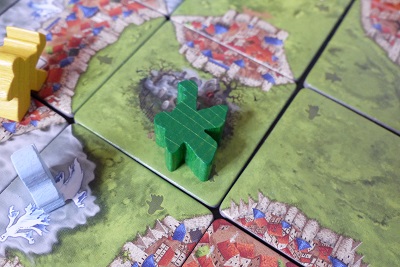 Begrabener Meeple beim Friedhof von Nebel über Carcassonne