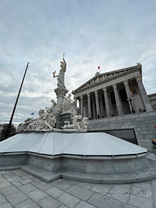 Pallas Athene Statue vor dem Wiener Parlament