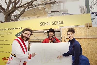 Der Kaiser mit Kathi und Eugen bei der Baustelle des neuen Pratermuseums