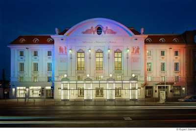 Wiener Konzerthaus bei Nacht