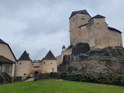 Burg Rappottenstein auf Granitfelsen mit Burgtor