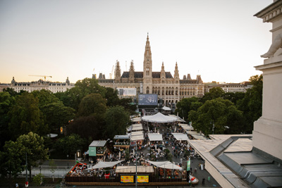 Vor dem Wiener Rathaus findet das Filmfestival statt