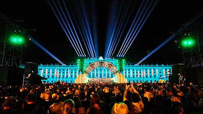 Schloss Schönbrunn mit Lichtern