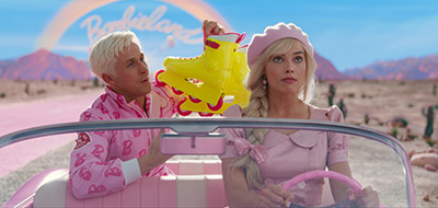 Margot Robbie als Barbie und Ryan Gosling als Ken auf dem Weg in die richtige Welt.