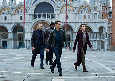 Simon Pegg als Benji, Ving Rhames als Luther, Tom Cruise als Ethan und Rebecca Ferguson als Ilsa in Venedig.