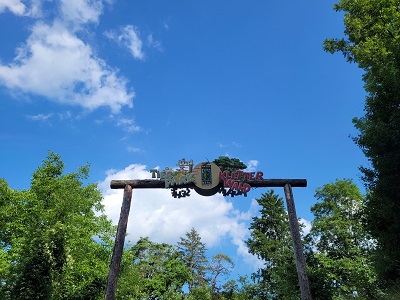 Eingangsschild des Tierpark Buchenberg