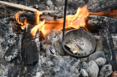 Schmieden im Feuer wie es Hunnen getan haben